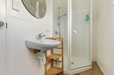 Photo of property in 121a Seabrook Avenue, New Lynn, Auckland, 0600