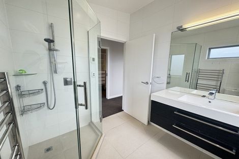 Photo of property in 2/6 Sandford Street, Campbells Bay, Auckland, 0630