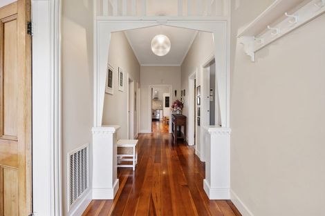 Photo of property in 112 Onepu Road, Lyall Bay, Wellington, 6022