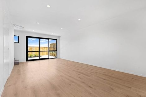 Photo of property in 36 Taipahitini Road, Rosehill, 2113