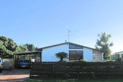 Photo of property in 41 Olive Terrace, Paraparaumu Beach, Paraparaumu, 5032