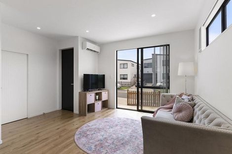 Photo of property in 2 Tumu Road, Papakura, 2110