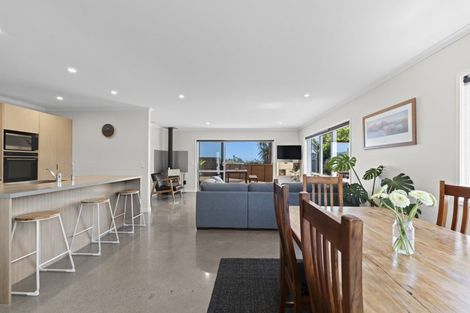 Photo of property in 5d Tui Grove, Oakura, 4314