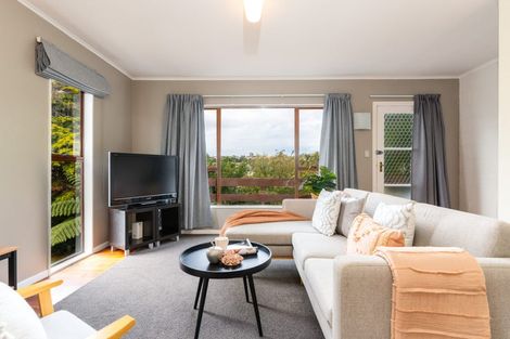 Photo of property in 6a Stella Grove, Newlands, Wellington, 6037