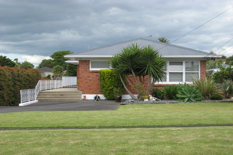 Photo of property in 10 Shortt Avenue, Mangere Bridge, Auckland, 2022