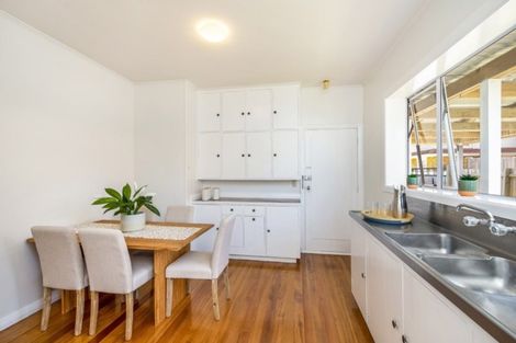 Photo of property in 26 Queensway, Three Kings, Auckland, 1024