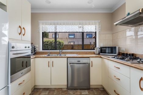 Photo of property in 16 Walnut Grove, Whakatane, 3120