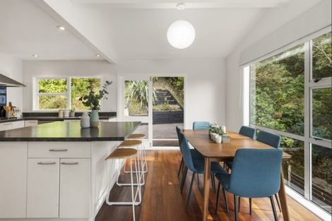 Photo of property in 71 Churton Drive, Churton Park, Wellington, 6037