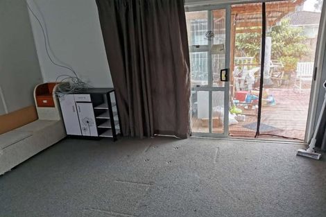 Photo of property in 35 Malmo Place, Massey, Auckland, 0614