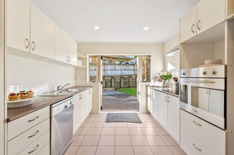 Photo of property in 28 Ginders Drive, Massey, Auckland, 0614