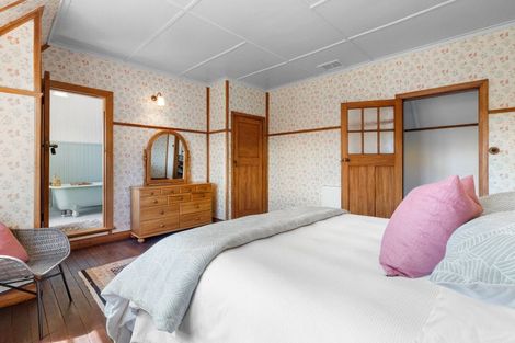 Photo of property in 10 Maire Street, Eastbourne, Lower Hutt, 5013