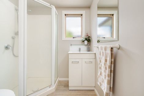 Photo of property in 16 Zachary Place, Welcome Bay, Tauranga, 3112