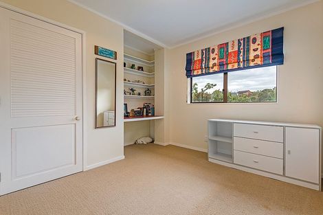 Photo of property in 32 Springdale Grove, Fitzherbert, Palmerston North, 4410