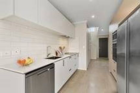 Photo of property in 33 Vincent Mcgrath Crescent, Swanson, Auckland, 0614