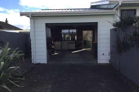 Photo of property in 3 Kaimata Street, Brooklands, New Plymouth, 4310