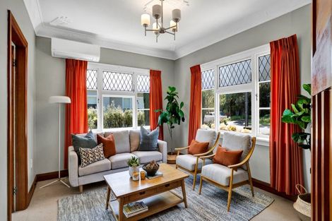 Photo of property in 32 Victoria Road, New Plymouth, 4310