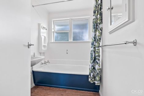 Photo of property in 15 Parera Grove, Heretaunga, Upper Hutt, 5018