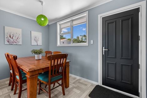 Photo of property in 9 Regent Place, Blagdon, New Plymouth, 4310