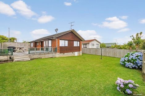 Photo of property in 143 Botany Road, Botany Downs, Auckland, 2010