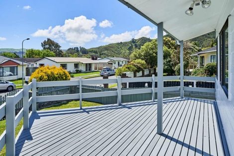 Photo of property in 4a Glenbrook Grove, Naenae, Lower Hutt, 5011