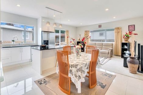 Photo of property in 17 Clendon Place, Manurewa, Auckland, 2102