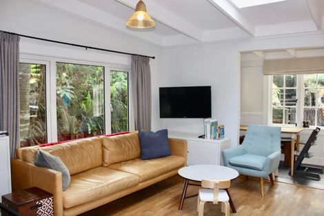 Photo of property in 39 Kauri Point Road, Laingholm, Auckland, 0604