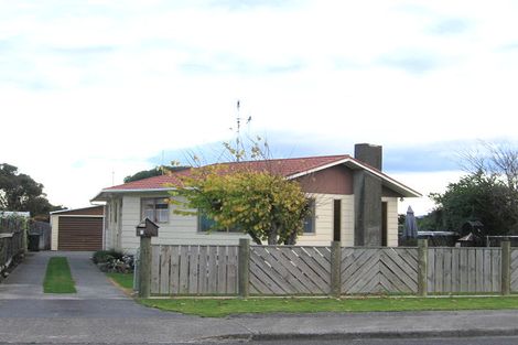 Photo of property in 1 Kauri Street, Otaki, 5512