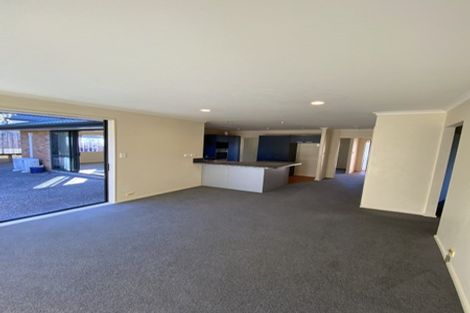 Photo of property in 6 Marbella Crescent, Oteha, Auckland, 0632