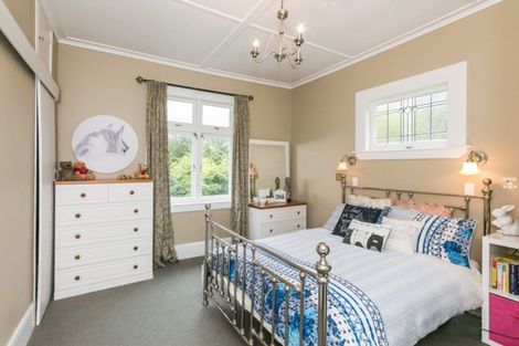 Photo of property in 24 Cobden Road, Bluff Hill, Napier, 4110