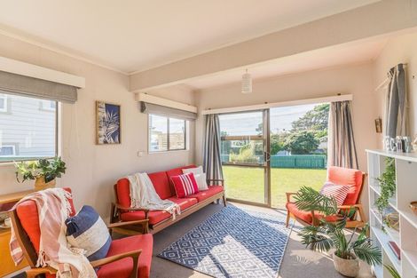 Photo of property in 27 Koromiko Street, Otaki Beach, Otaki, 5512