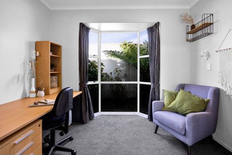 Photo of property in 143 Mangorei Road, Merrilands, New Plymouth, 4312