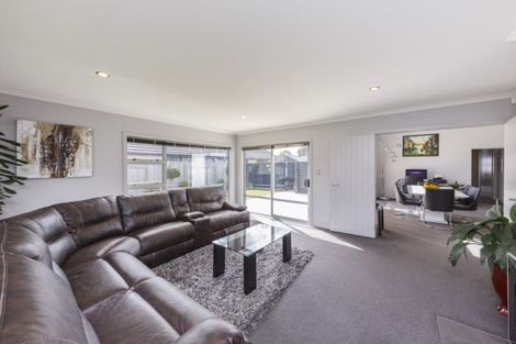 Photo of property in 8 Lorenzo Place, Kelvin Grove, Palmerston North, 4414