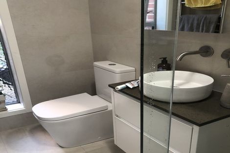 Photo of property in 2/1 Korau Road, Greenlane, Auckland, 1051