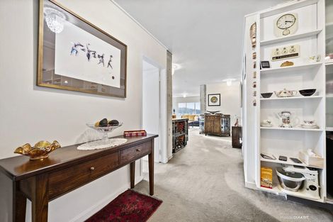 Photo of property in Landscape Apartments, 123-125 Austin Street, Mount Victoria, Wellington, 6011