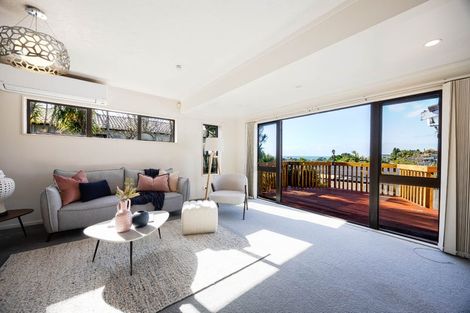 Photo of property in 16 Halldene Terrace, Red Beach, 0932
