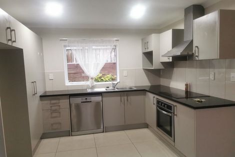 Photo of property in 14 Cairngorm Place, Highland Park, Auckland, 2010