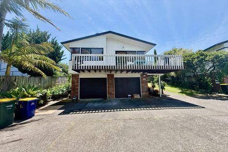 Photo of property in 1/8 Ronald Macken Place, Windsor Park, Auckland, 0632