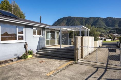 Photo of property in 54c Devon Street, Picton, 7220