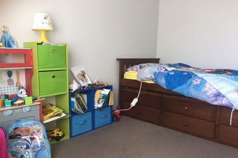 Photo of property in 49 Cotswold Crescent, Newlands, Wellington, 6037