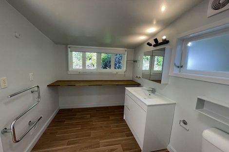 Photo of property in 143 Seatoun Heights Road, Miramar, Wellington, 6022