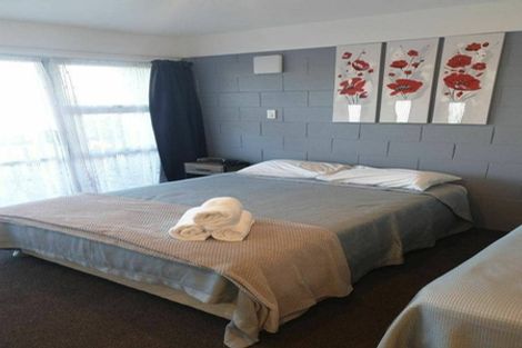 Photo of property in 1 Hurworth Place, College Estate, Whanganui, 4500