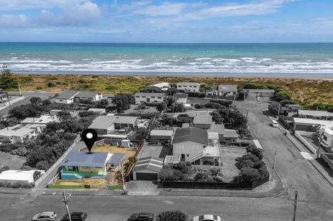 Photo of property in 17a Moana Street, Otaki Beach, Otaki, 5512