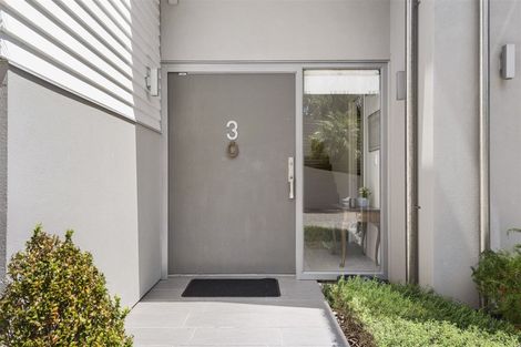 Photo of property in 87b Castor Bay Road, Castor Bay, Auckland, 0620