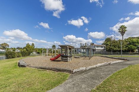 Photo of property in 4 Buisson Glade, West Harbour, Auckland, 0618