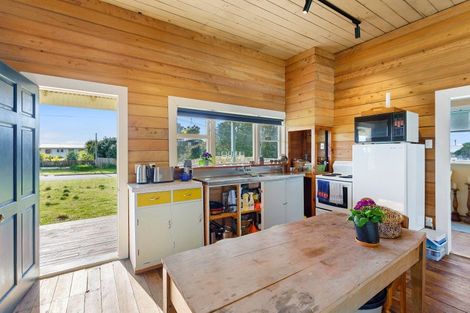 Photo of property in 34 Manga-pirau Street, Waikawa Beach, Manakau, 5573