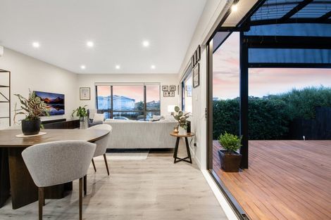 Photo of property in 22 Takurua Terrace, Orewa, 0931