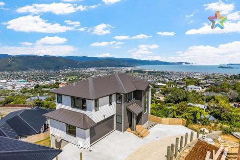 Photo of property in 8 Poto Road, Normandale, Lower Hutt, 5010