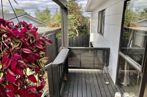 Photo of property in 1/6 Peterhouse Place, West Harbour, Auckland, 0618