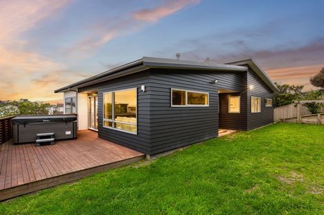 Photo of property in 7 Aoraki Rise, Aotea, Porirua, 5024