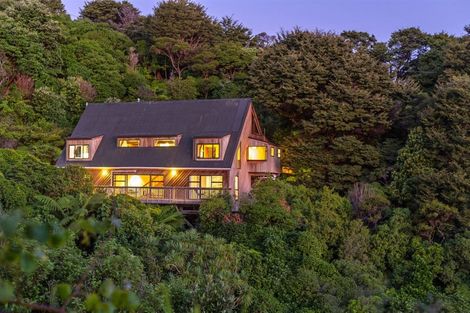 Photo of property in 30 Ngaumatau Road, Point Howard, Lower Hutt, 5013
